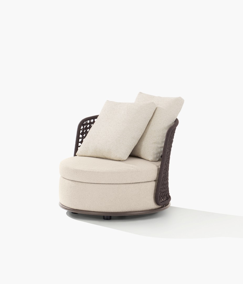 Poliform_news25_SOORIDAY_ARMCHAIR_926x1080px_06 Poliform_news25_SOORIDAY_ARMCHAIR_926x1080px_06
